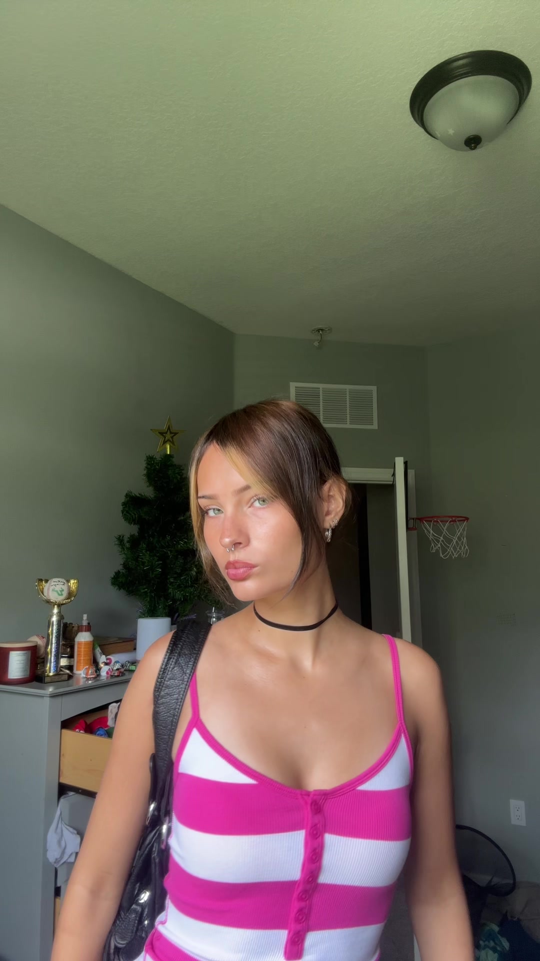 @:3