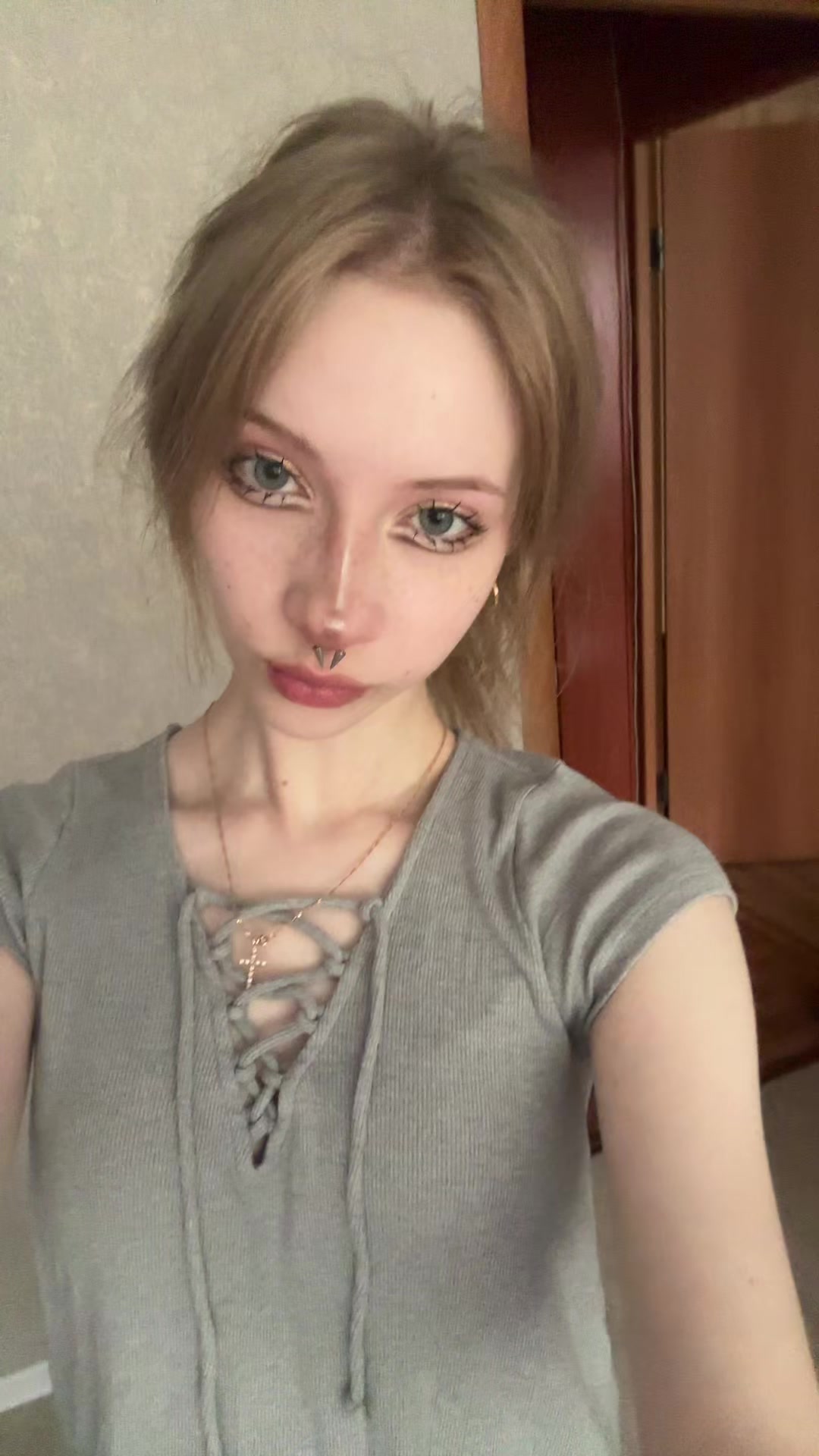 @>_*