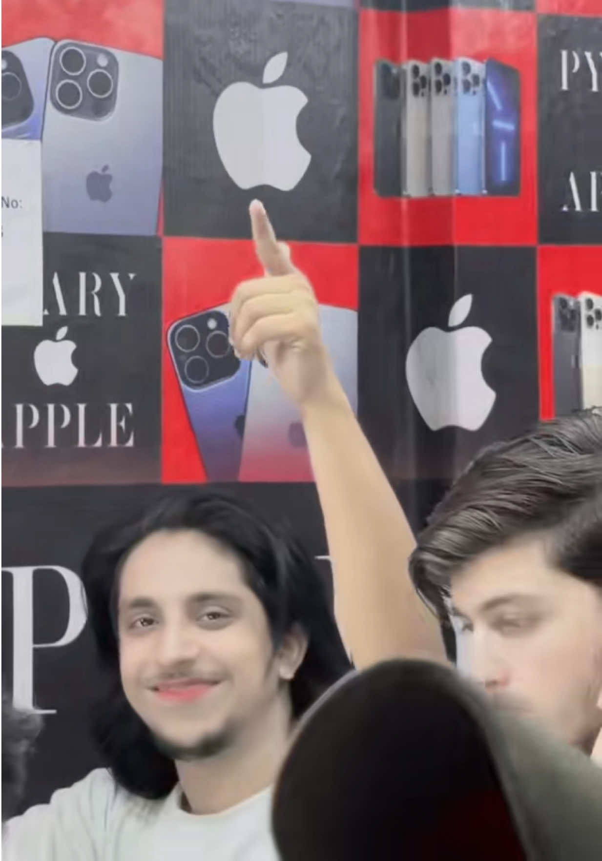 @Pyary_ AppLe 🍎 official