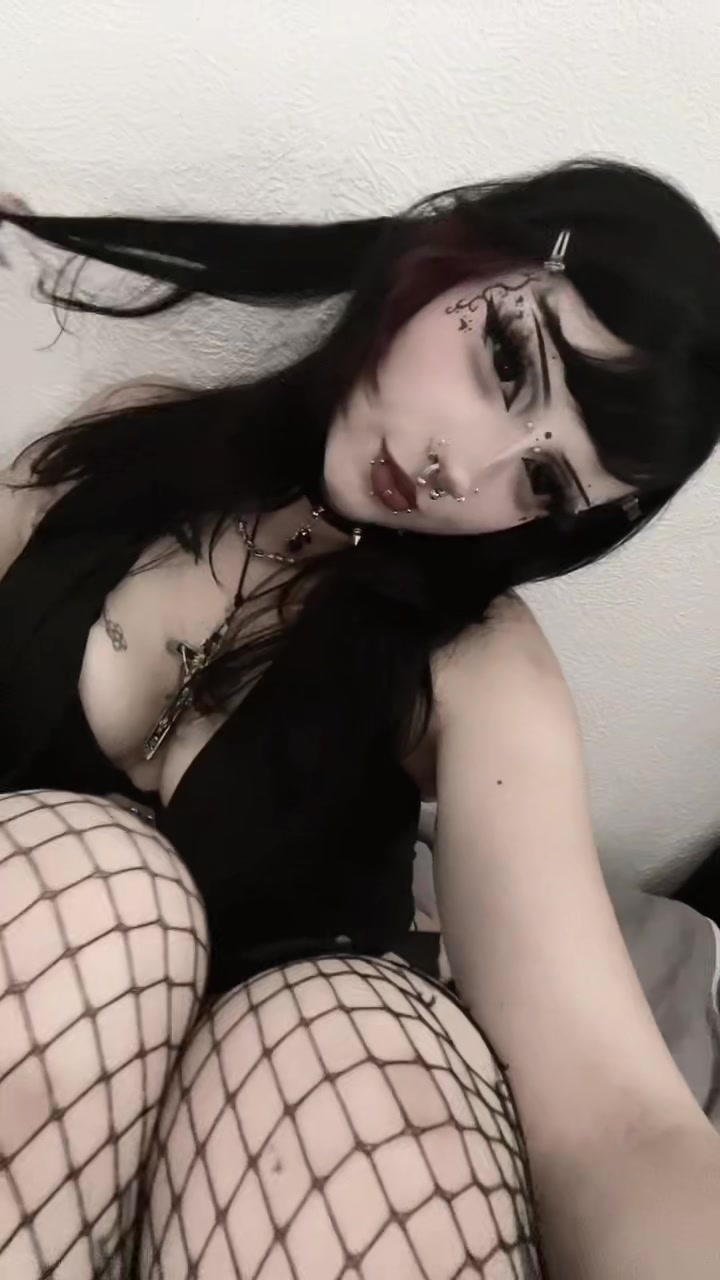 @lari ૮ ․ ․ ྀིა