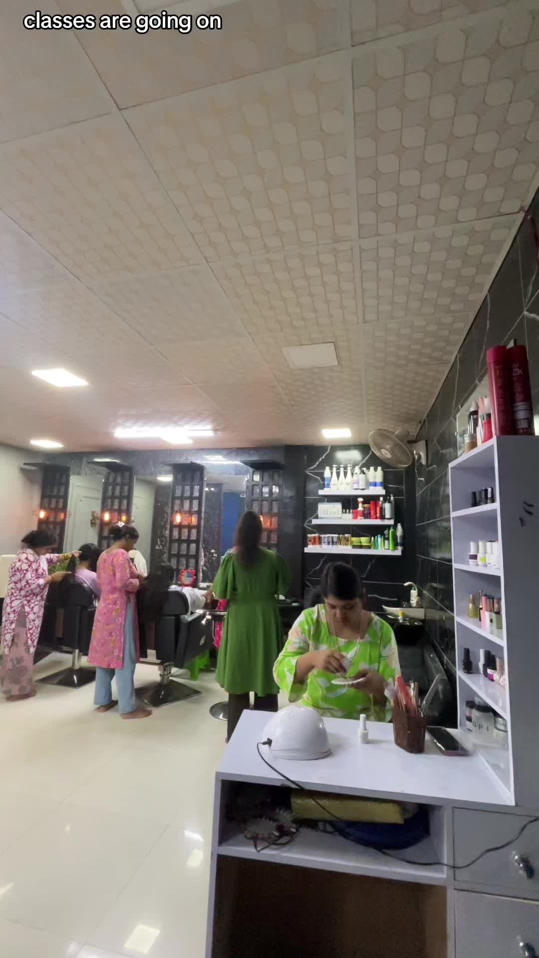 @Roshani beauty salon