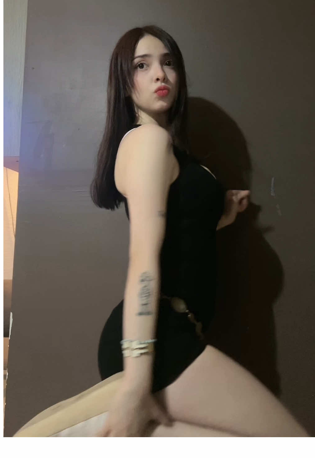 @???