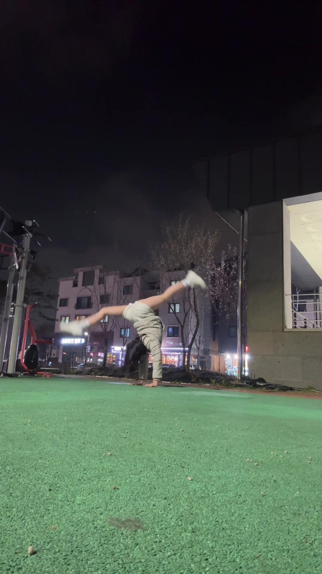 @지유보다 못생긴 뽀얁🤸&zwj;♀️