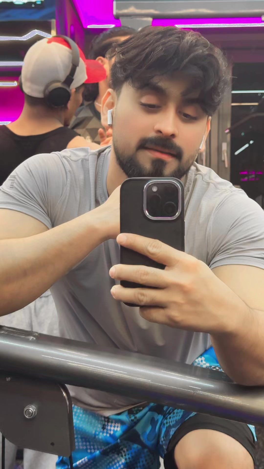 @Dxb.khan-1
