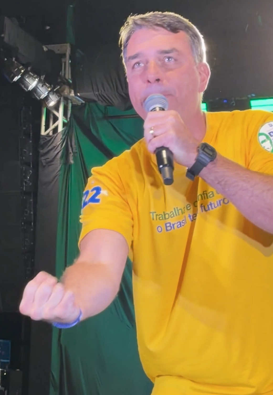@Fl&aacute;vio Bolsonaro
