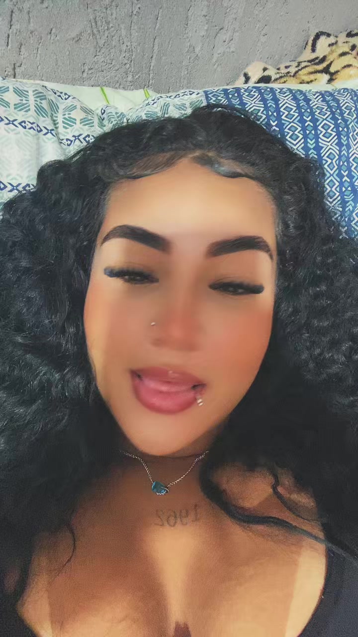 @Aninha_07