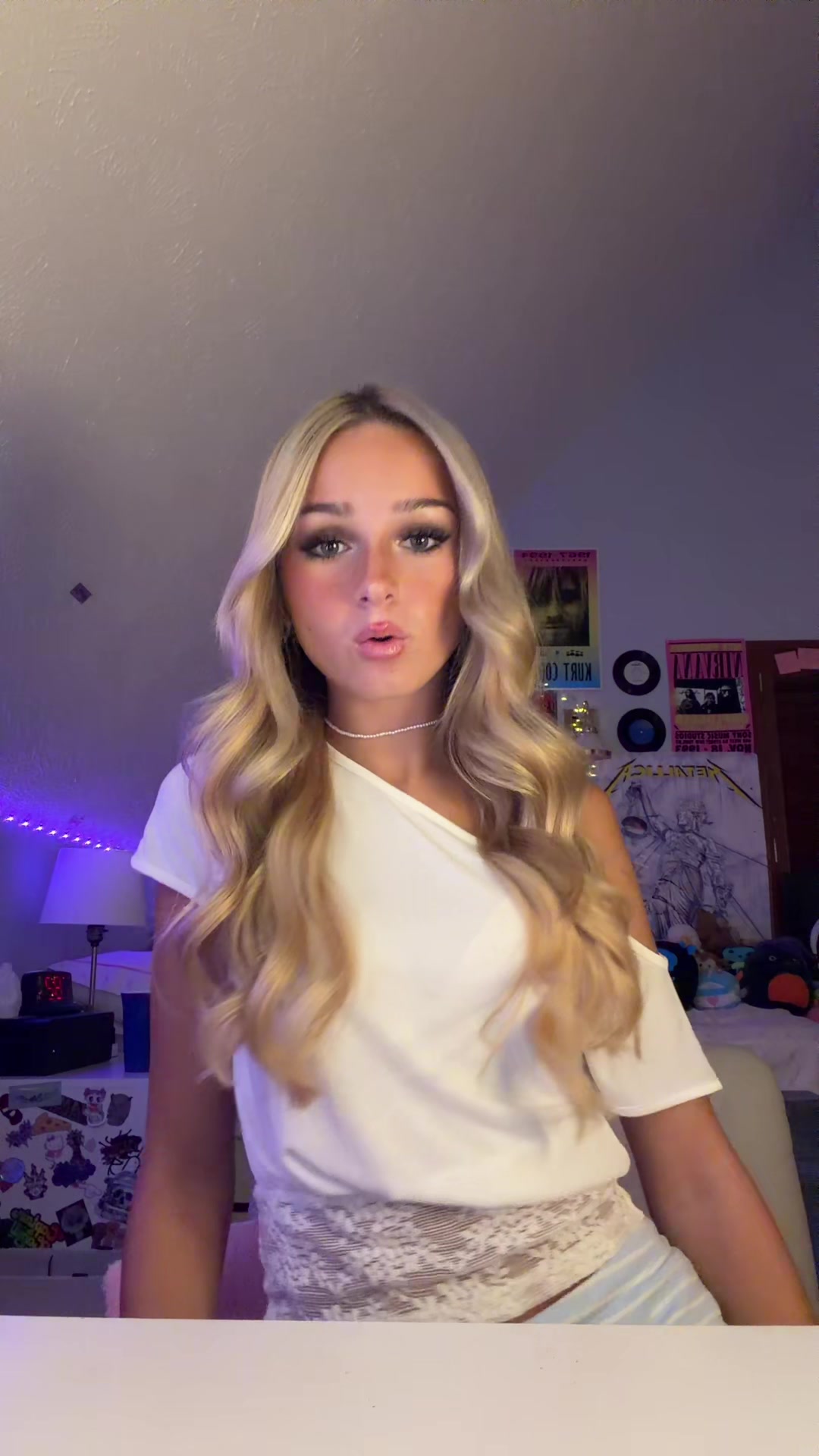 @✌️