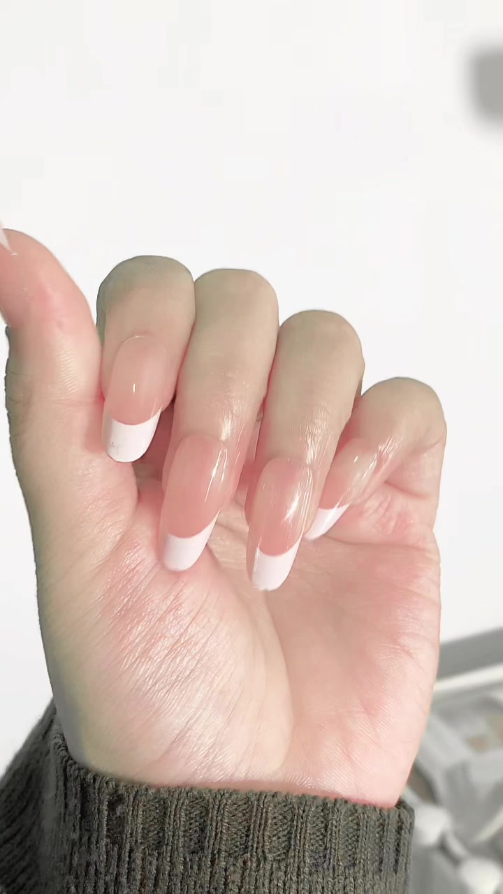 @Molly Nails Ind