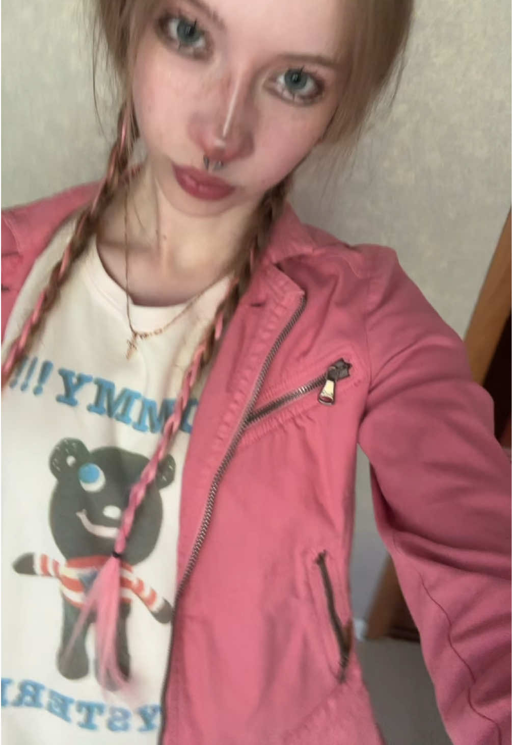 @>_*