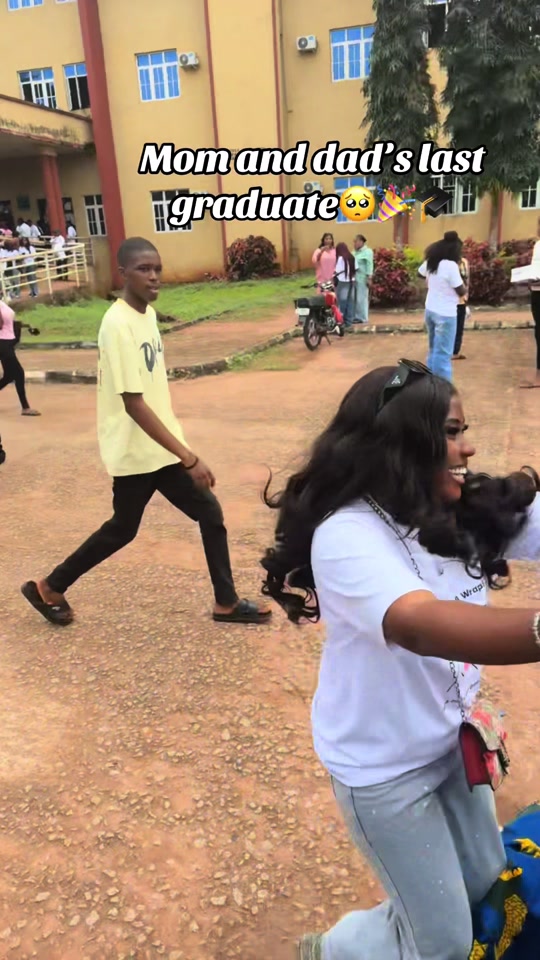 @Lipgloss vendor in ekpoma👄💄