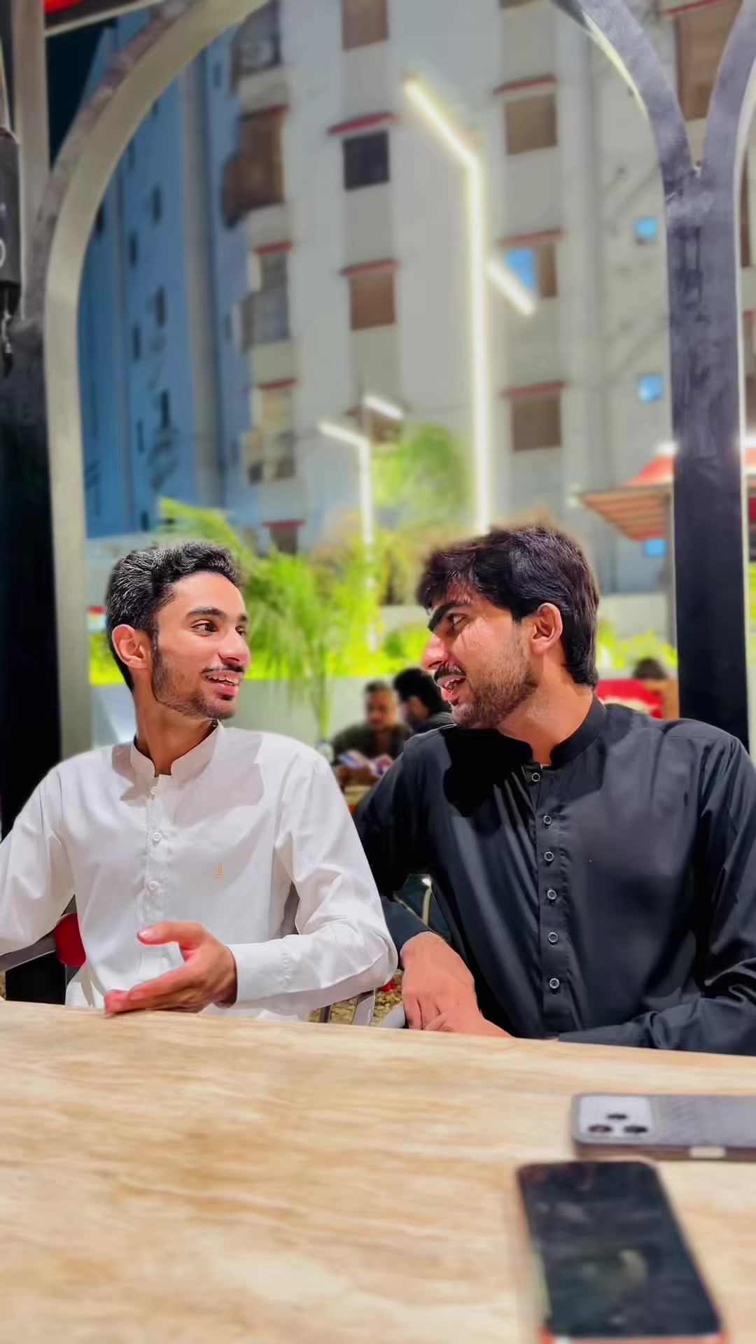 @𝐀𝐋𝐈 | 👑🖤 | برفت