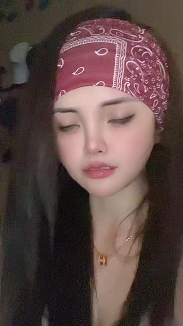 @mia Elleny.