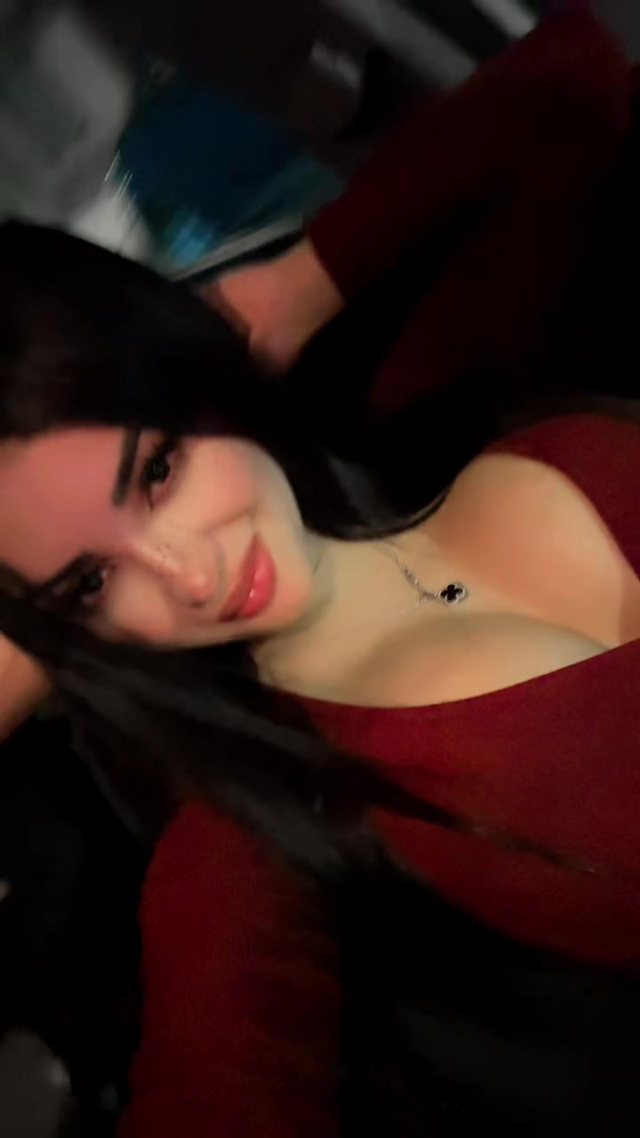 @viky_foxx