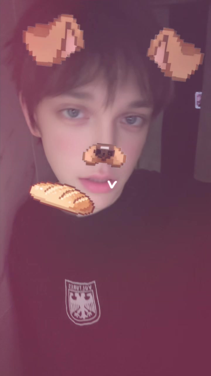 @LipsingForever