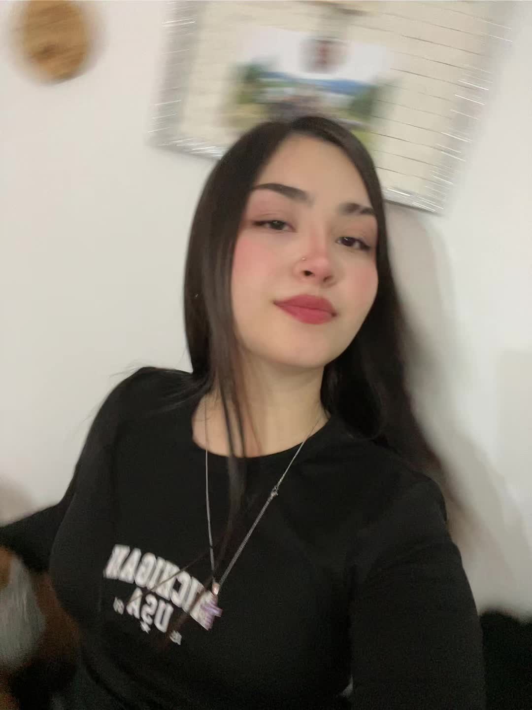 @Angelina🦋