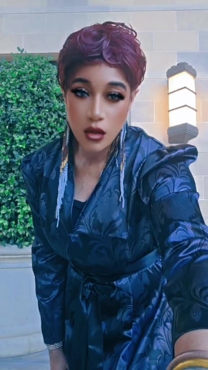 @Demi