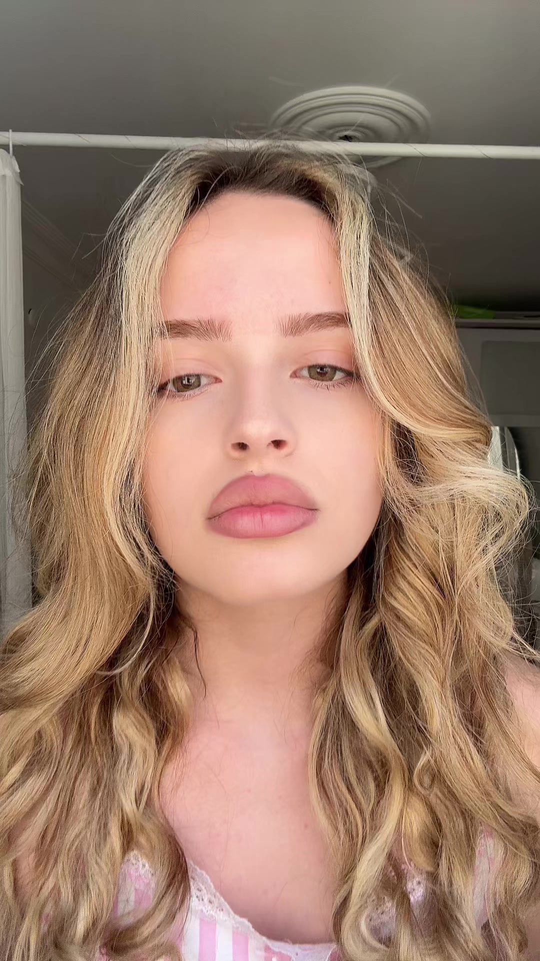 @Elaa