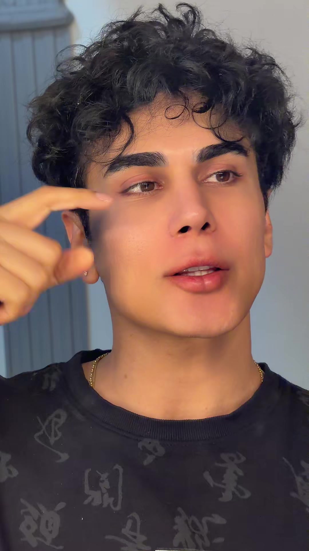 @Ken_