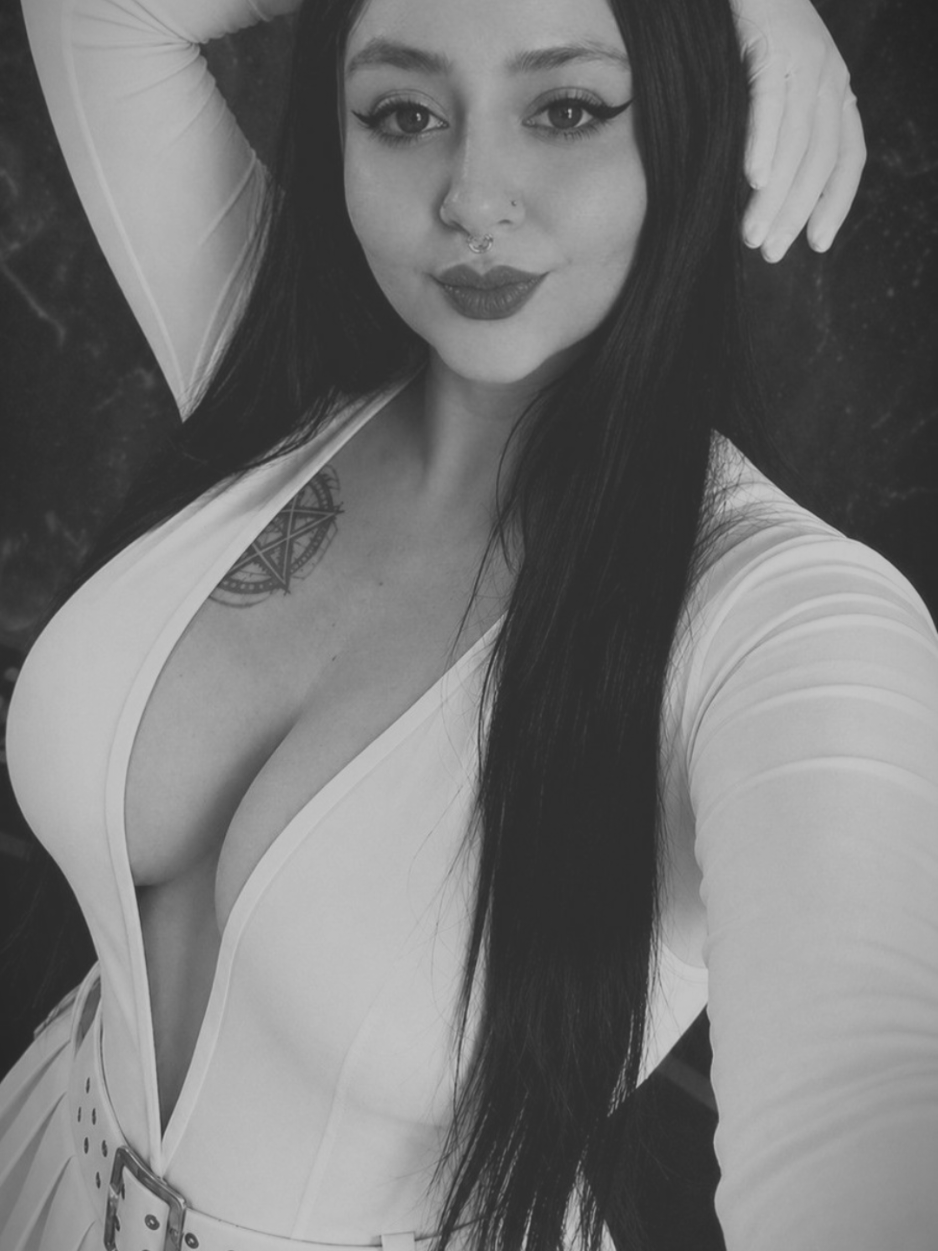 @Adriana Paola 🫦