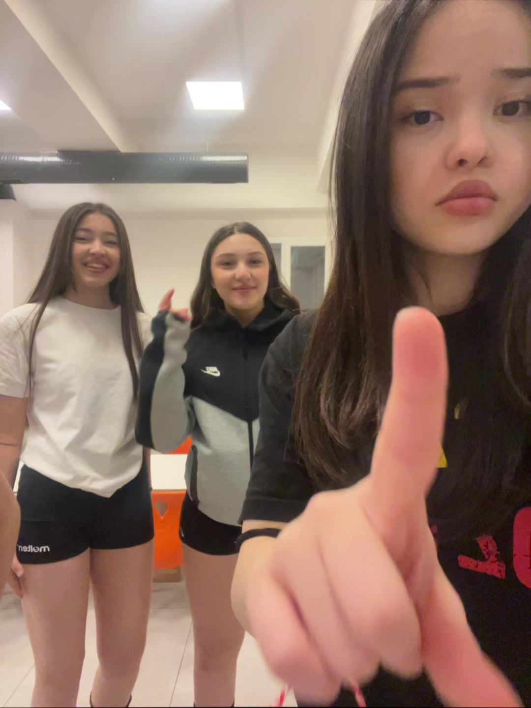 @zzeyrr2