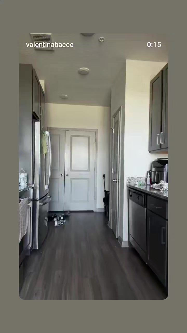 @LaPenguin