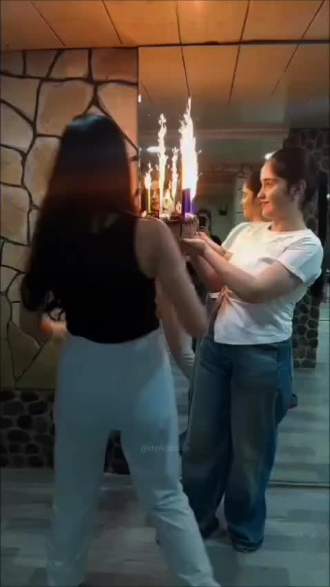 @Aylin_Rəqqasə_