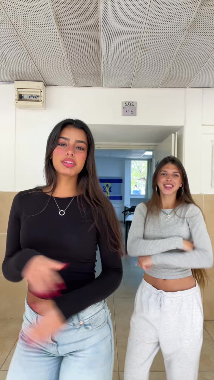 @Ayala_ariel10
