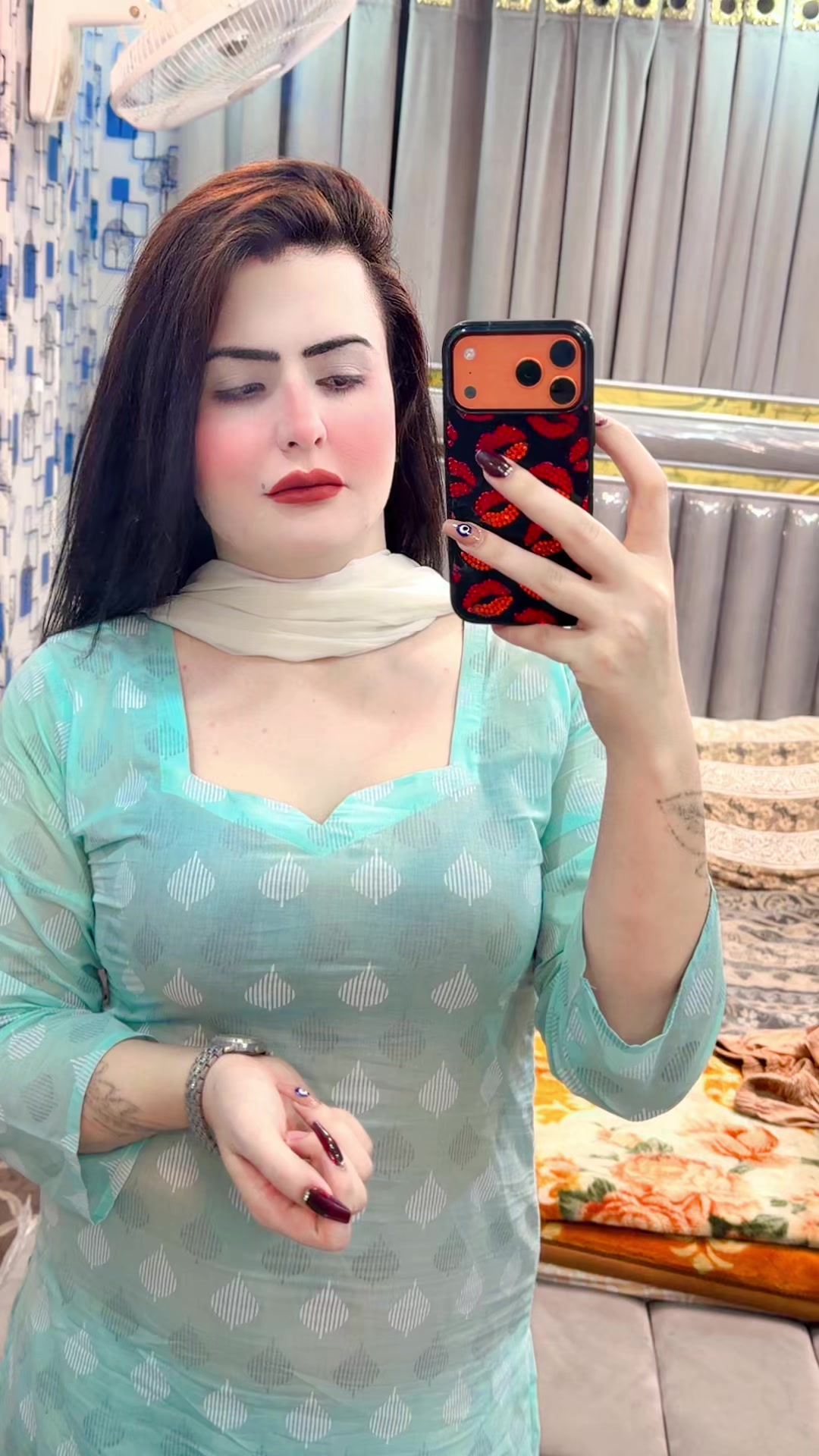 @Riya Khan34
