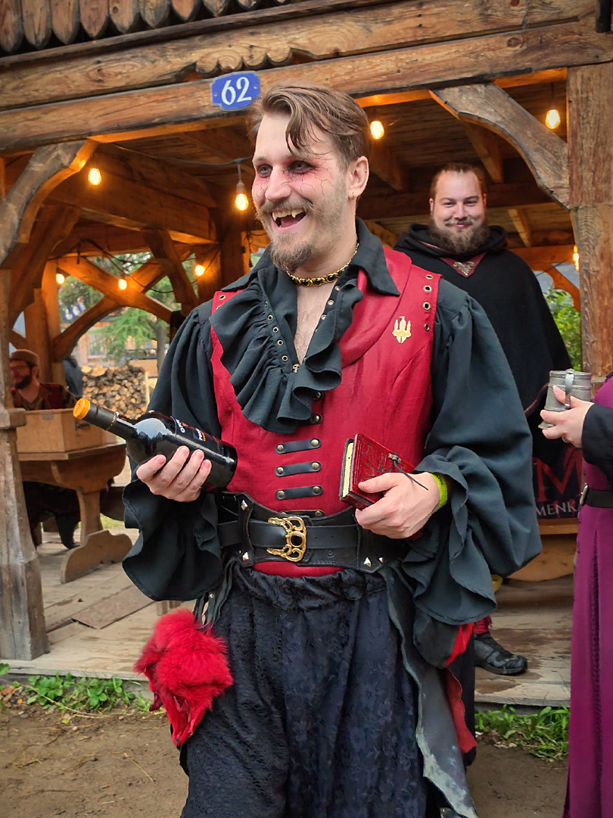 @LarpCouple