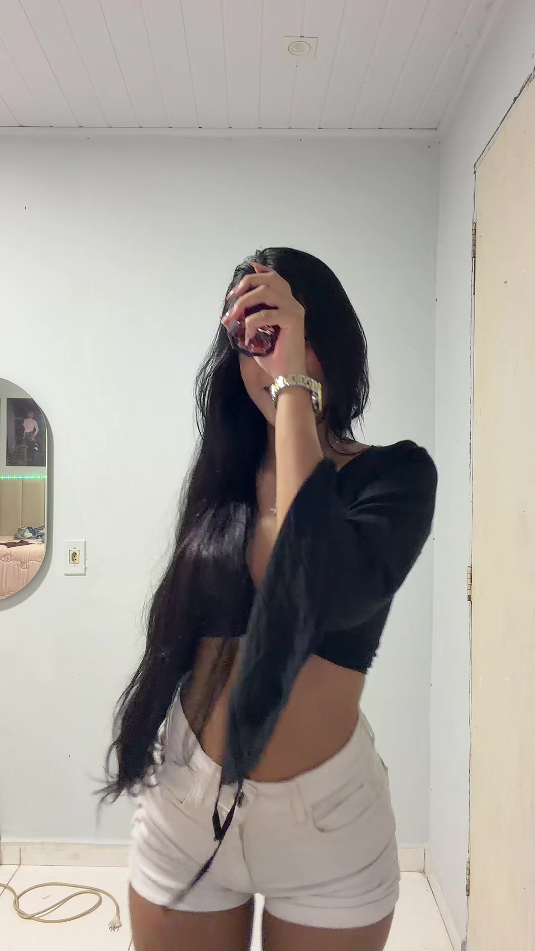 @llaramrtns