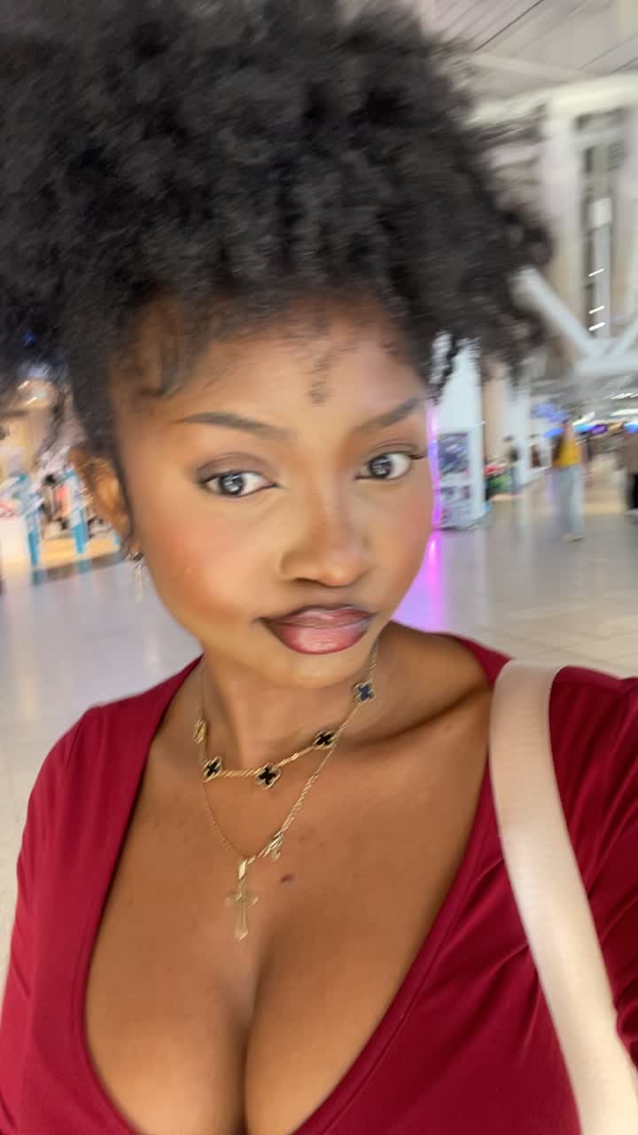 @It’s Julie🇨🇲🇷🇺