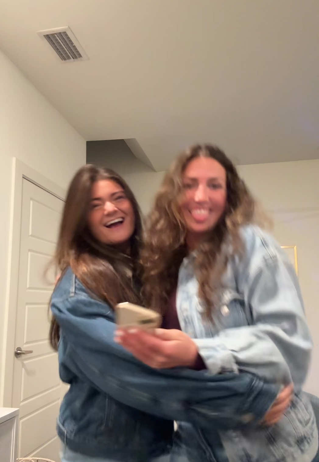 @mo
