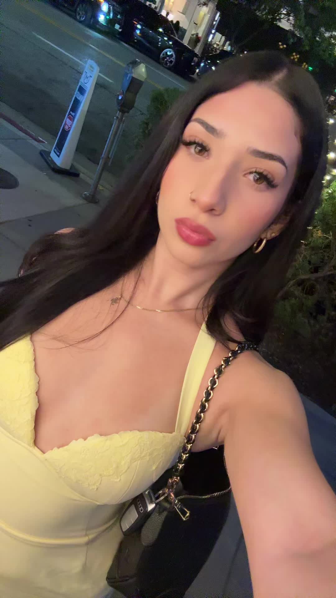 @Bella