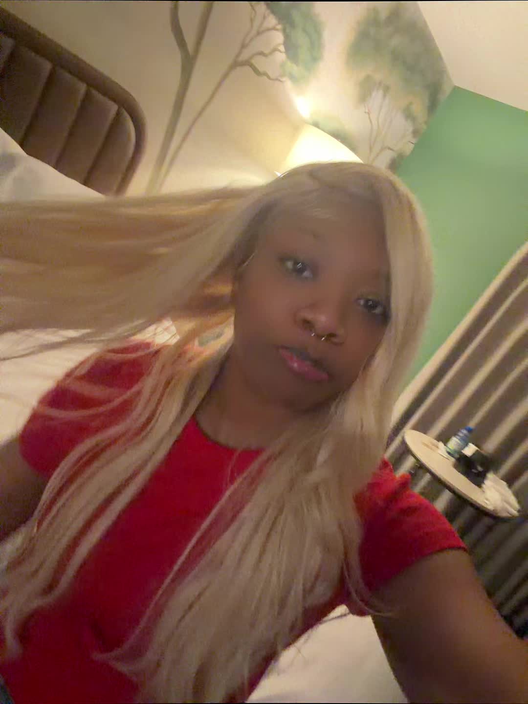 @~💋