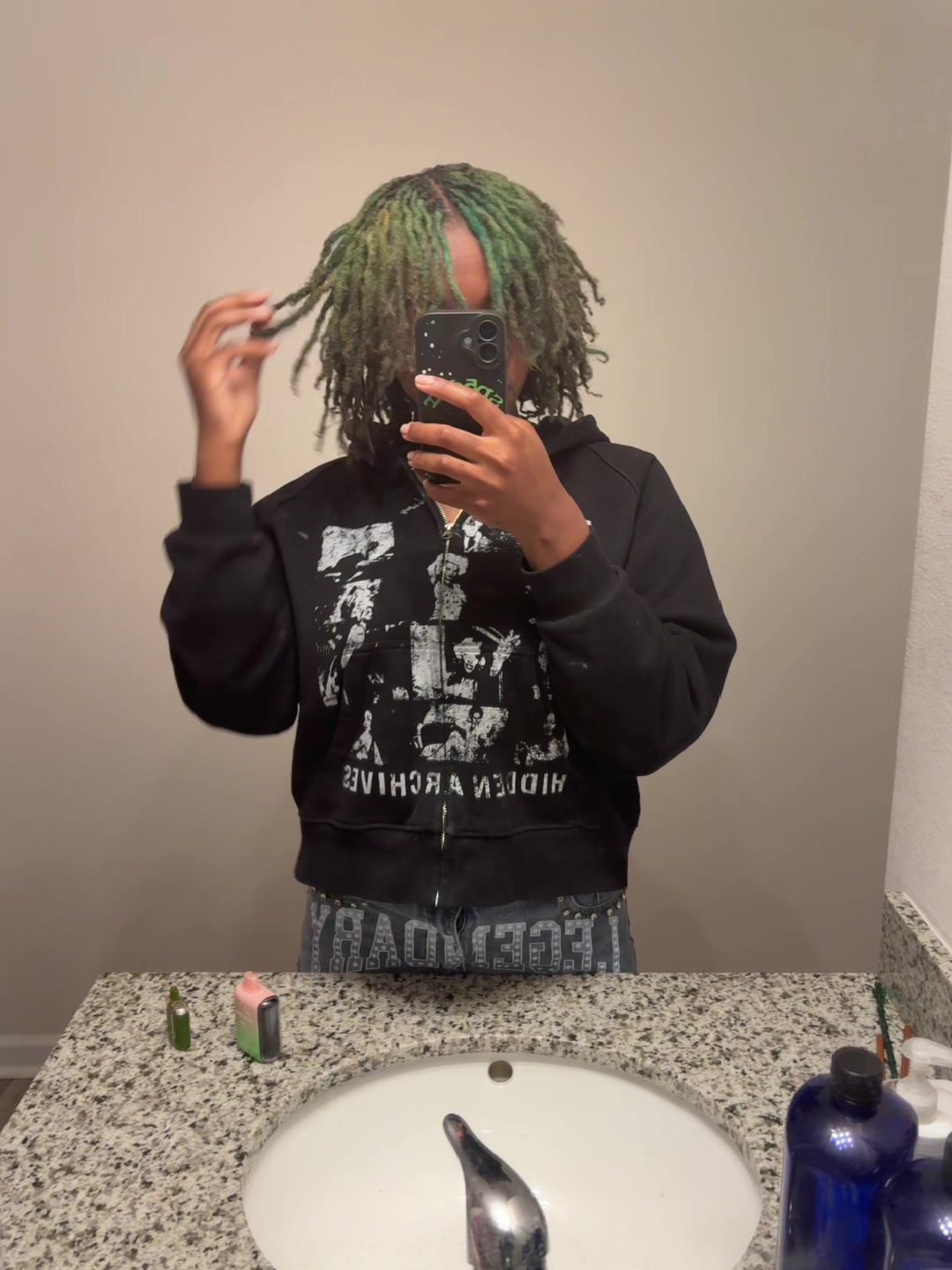 @️