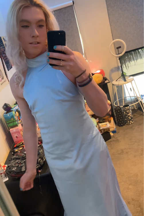 @Foxy_femboy