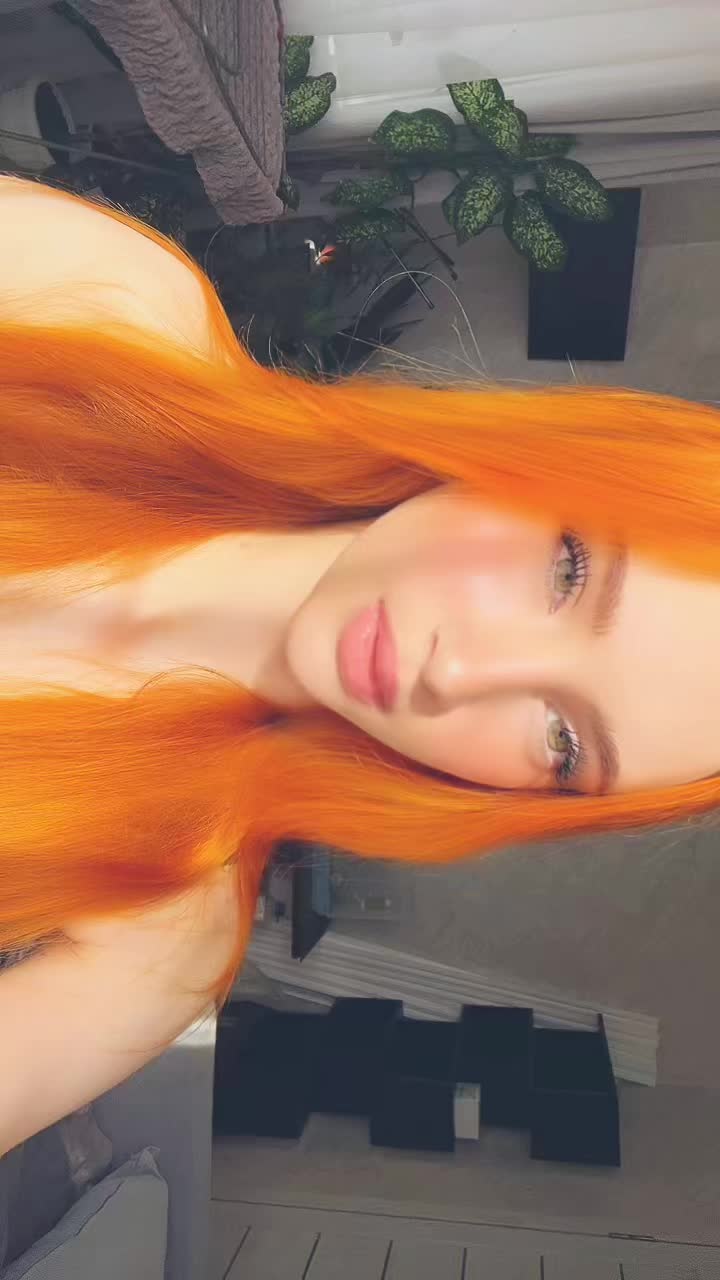@𝐀🪽👩🏻🦰