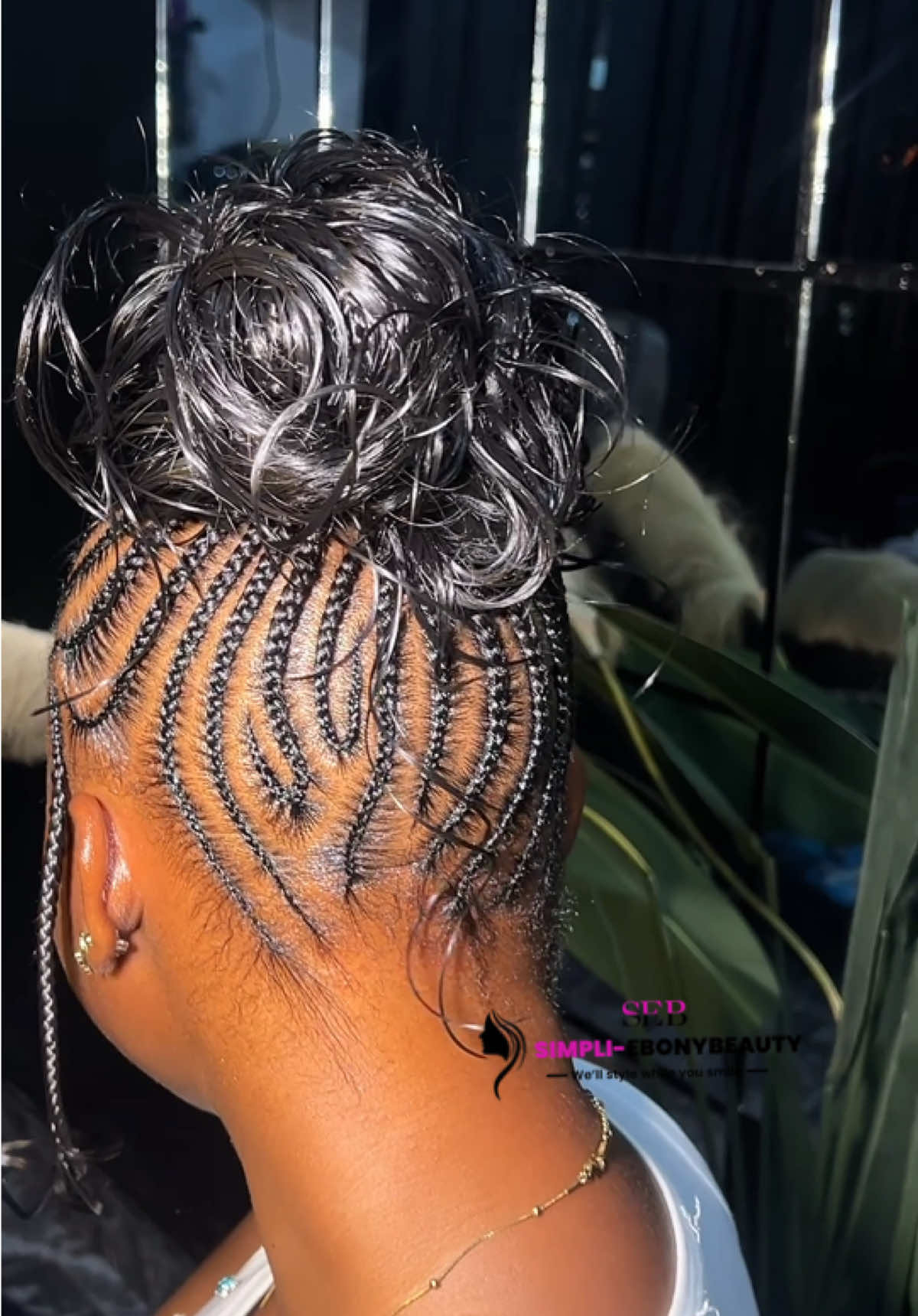 @THE AKUNGBA HAIRSTYLIST 💕