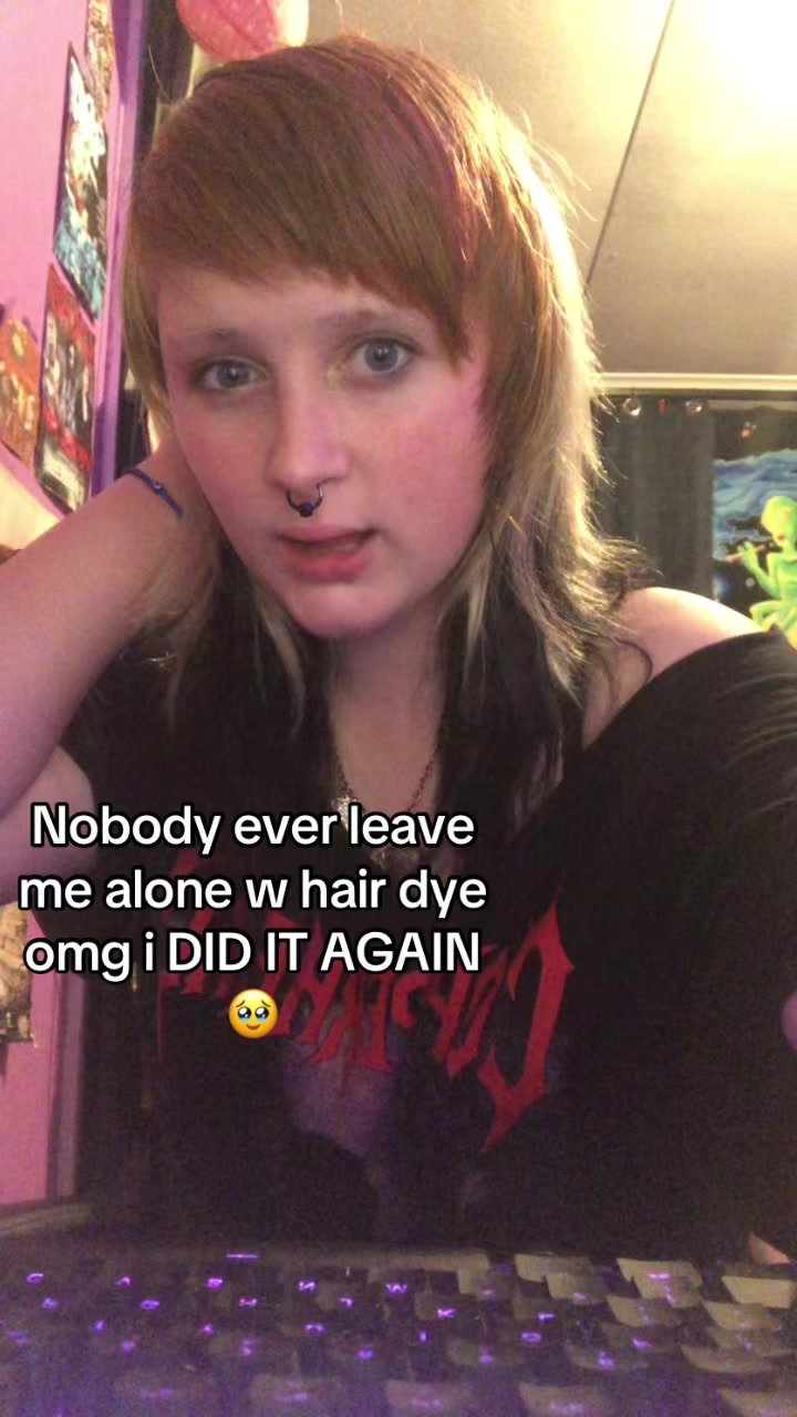 @PЯAWN 🧟♀️🧠
