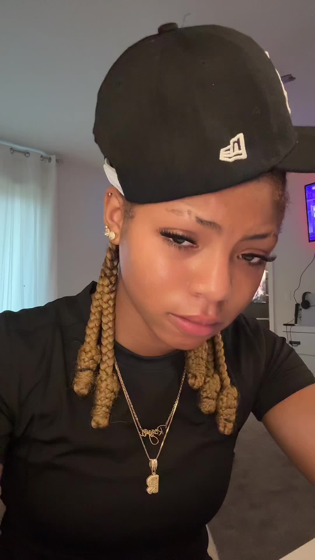 @😉