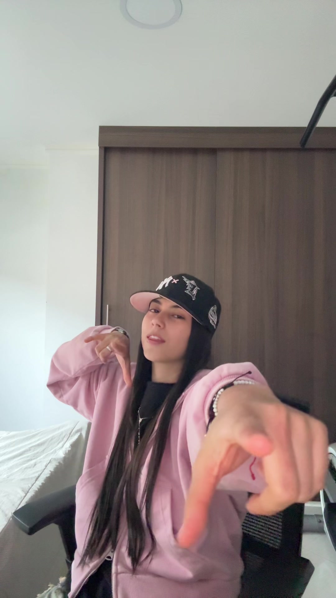 @๐๐๐ซ๐ข๐_๐๐๐ฆ๐ข๐ซ๐๐ณ๐ณ๐ณ