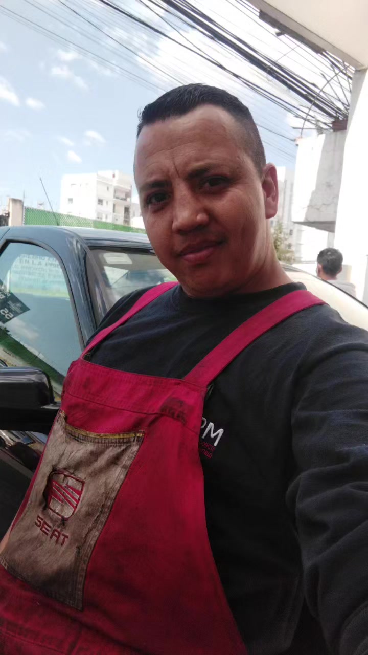 @Manolín