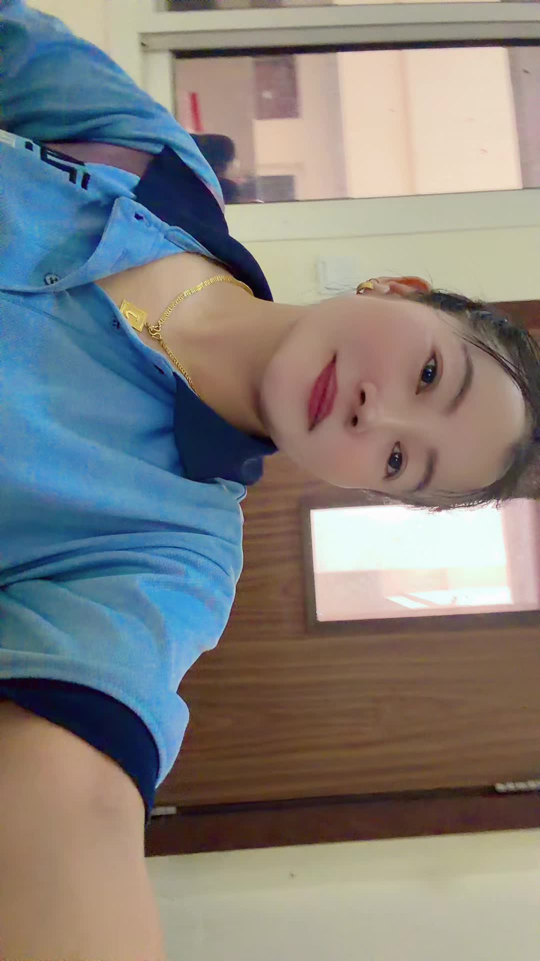 @🦋