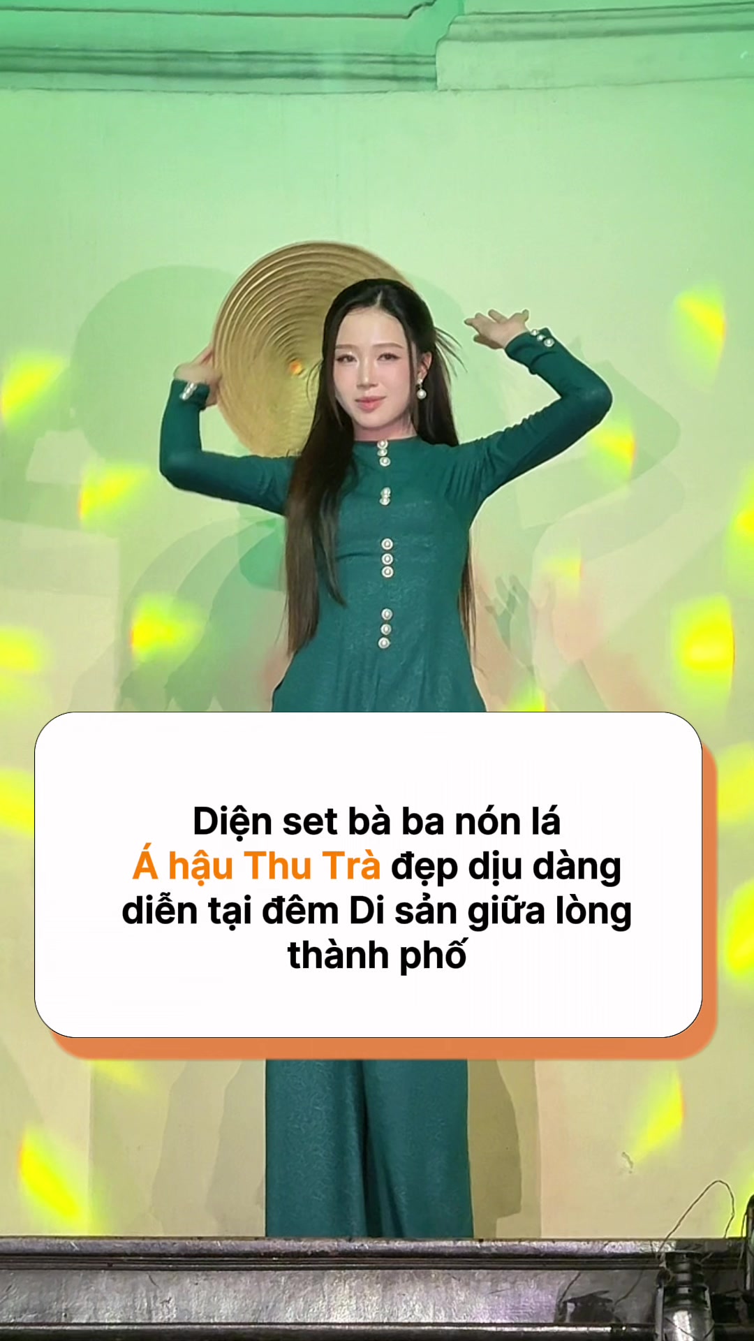 @H&oacute;ng Showbiz Việt