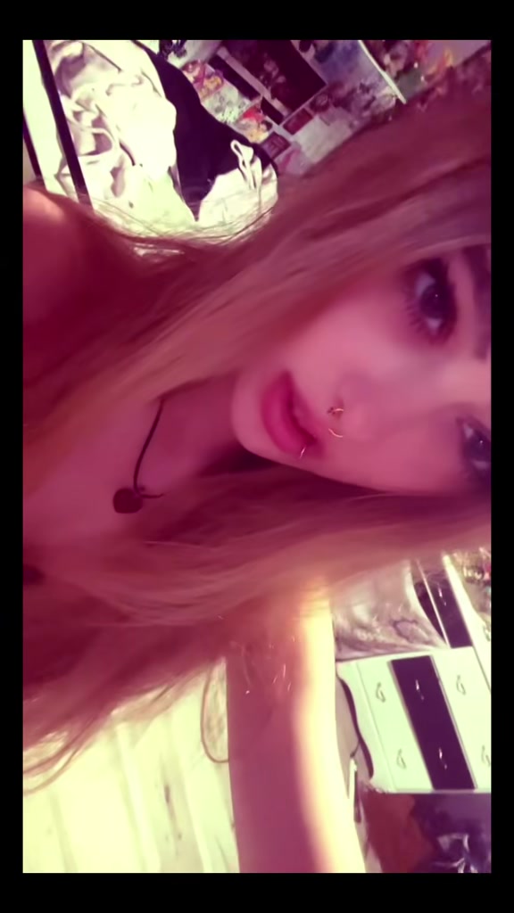 @oliviainchains