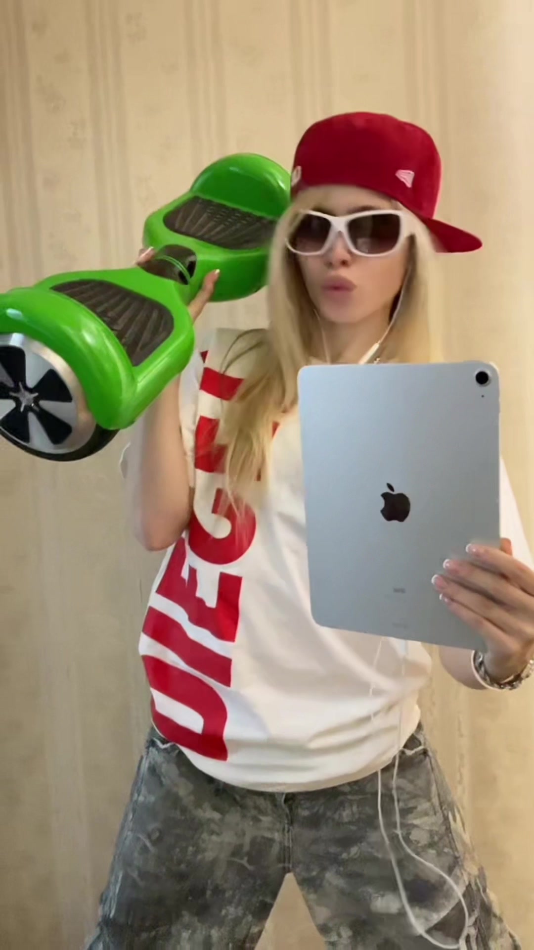 @lizzitak