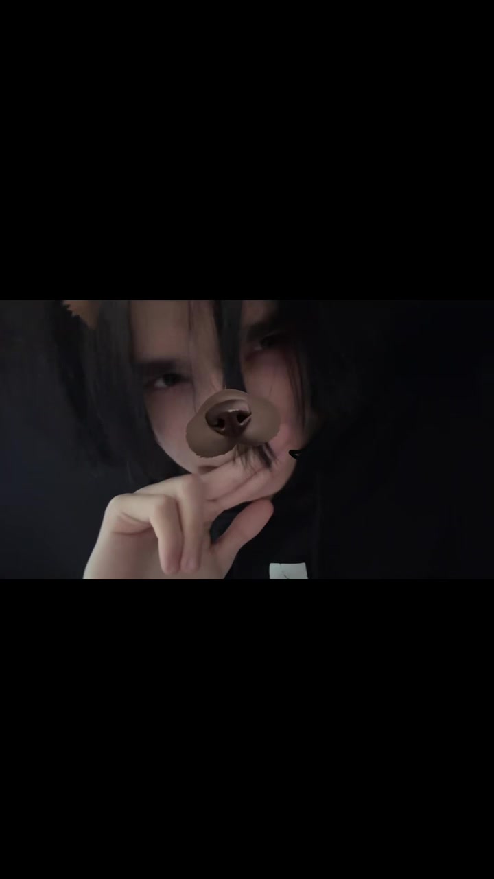 @>.<
