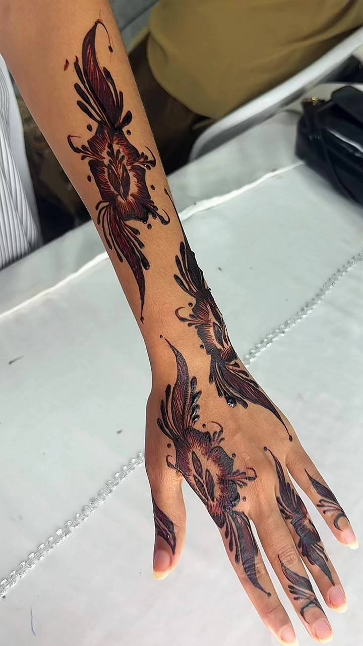 @Hafi henna design & school