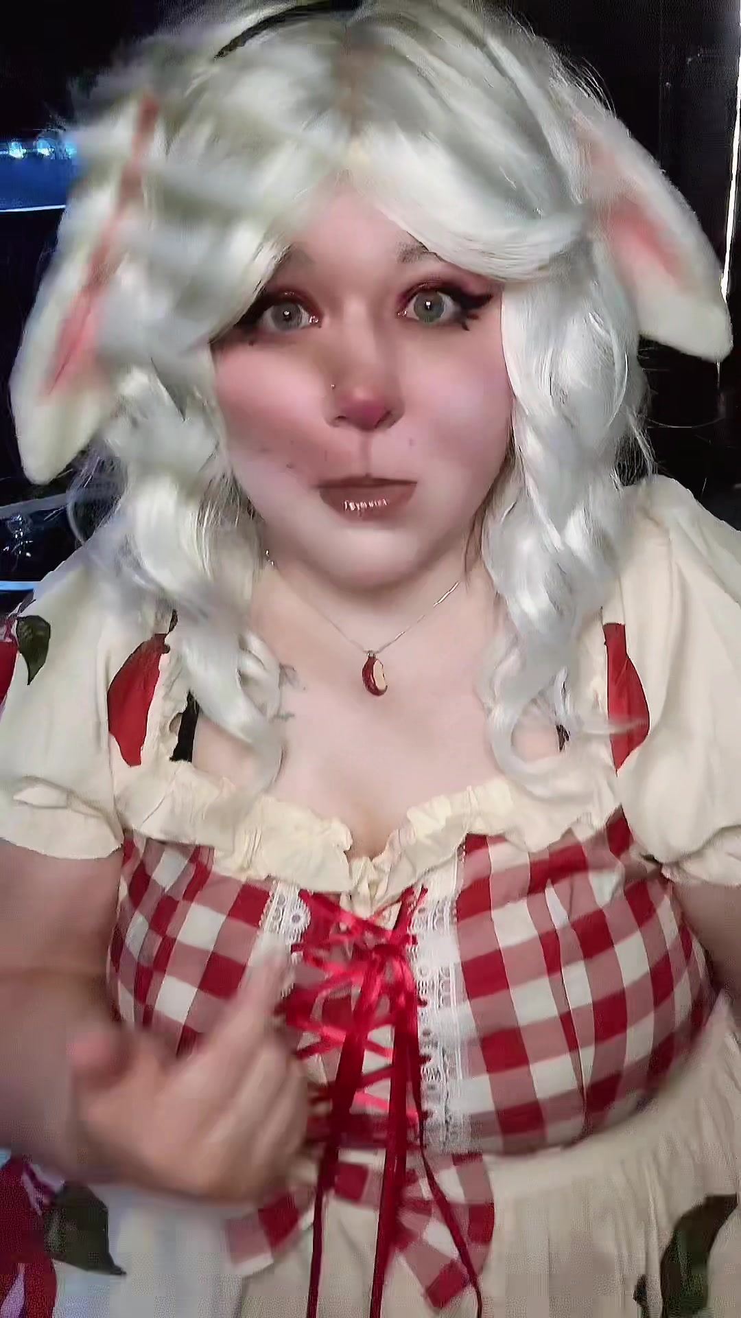 @hallochrissycat