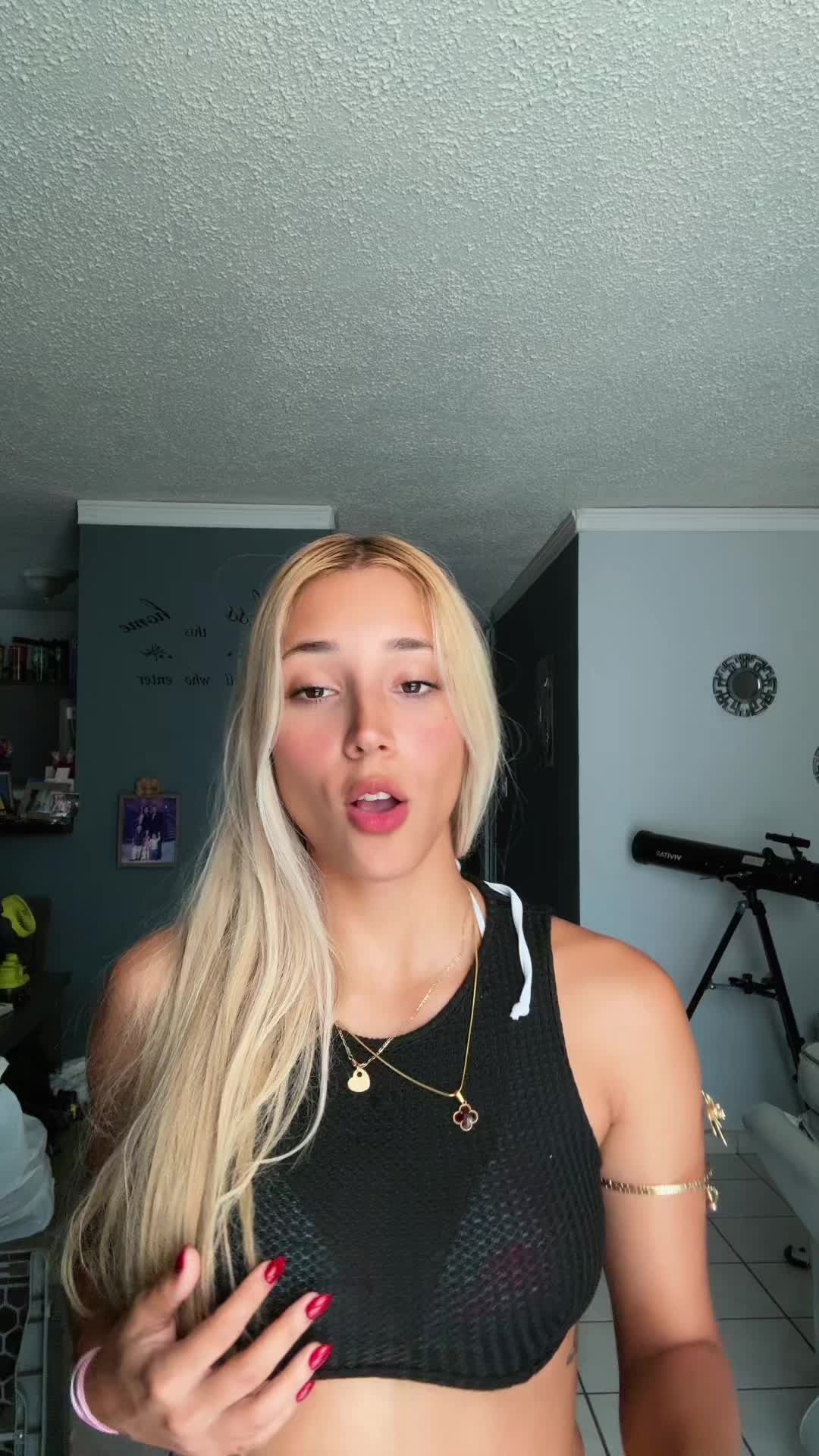 @Nayeli💎